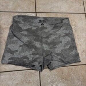 NOBULL Women's Mid-Rise 2-in Shorts Heather Grey Camo